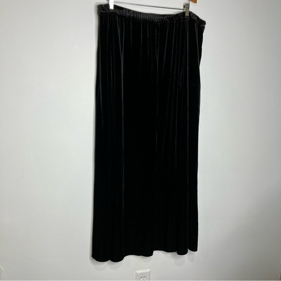 Hot Topic black velvet button front maxi skirt women’s size 2 - Picture 6 of 6